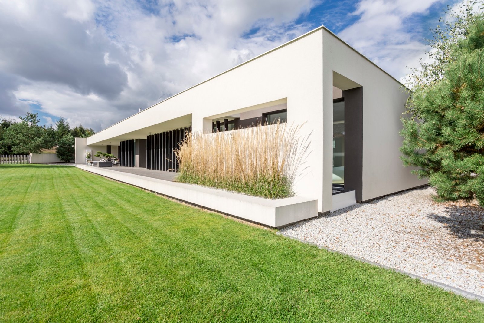 Modern geometric villa Family home for sale