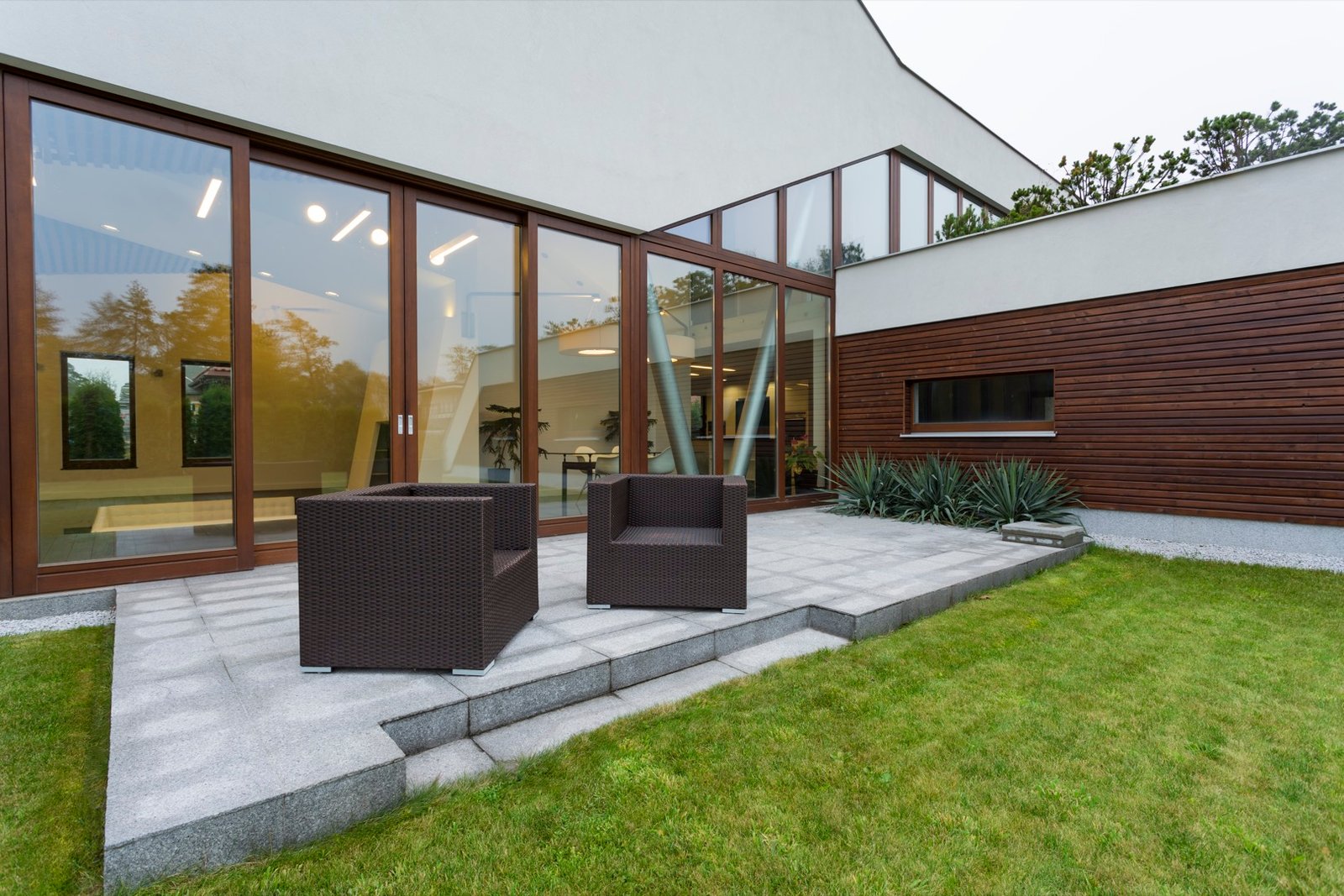 Modern mansion with patio Guaranteed modern home